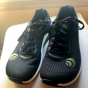 Topo Athletic tennis shoes Size 10 for men